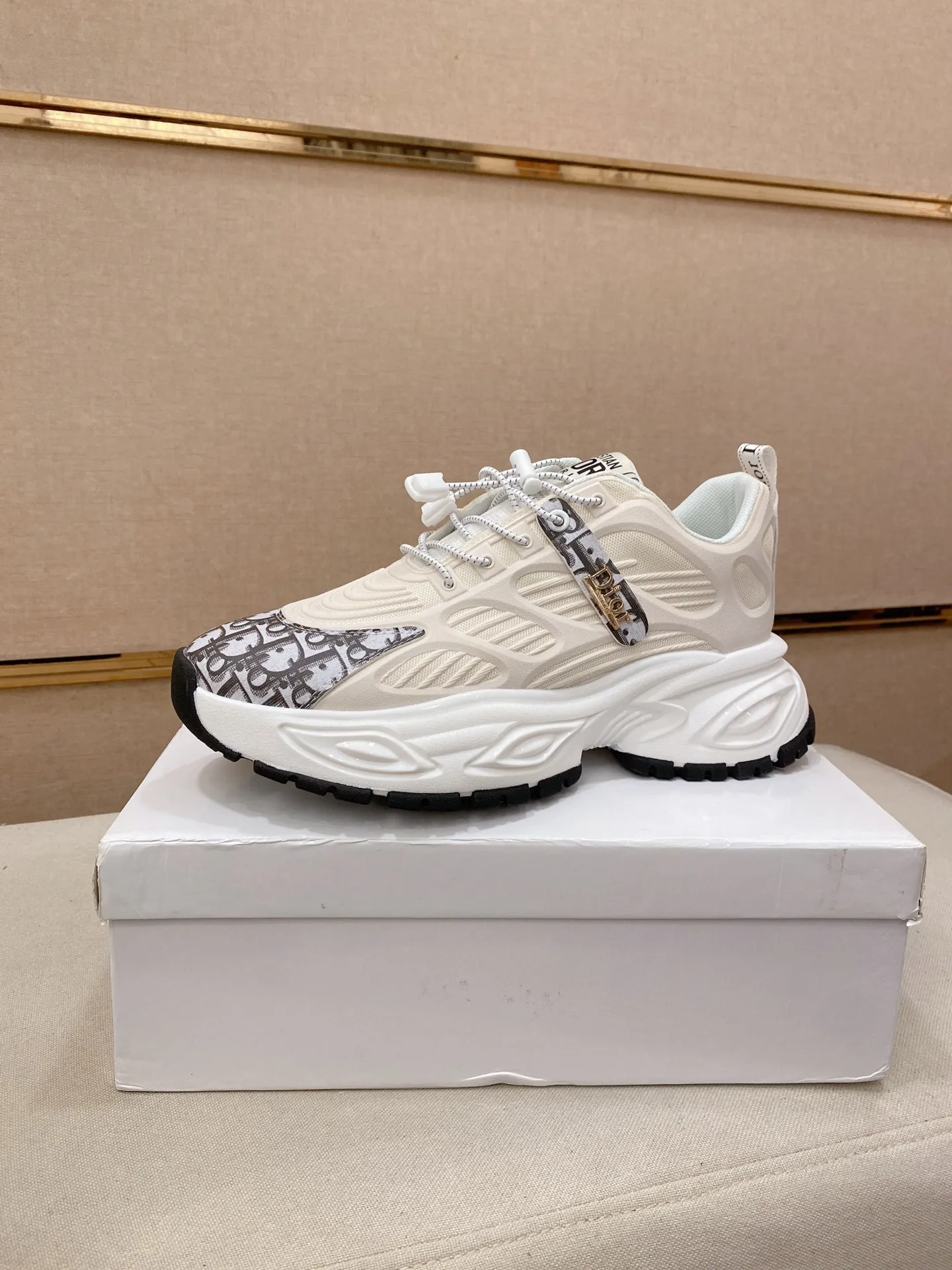 Men's shoes💰 462💰🇮🇹🇮🇹Dior d The new model is on sale at the same time at the counter. The upper 🇮🇹 is imported Italian first-layer cowhide, and the lining is fully imported sheepskin 💪💪. It is a complete 1⃣️ to 1⃣️ replica 🇮🇹💪💪, ⚠ Sole: The original sole is specially provided by the original factory. The exclusive movable molded sole is super comfortable. ⚠Original factory single goods, 🔍🔍high quality, you can enter and leave the counter at will, welcome to compare⚠. Code number:38-44
